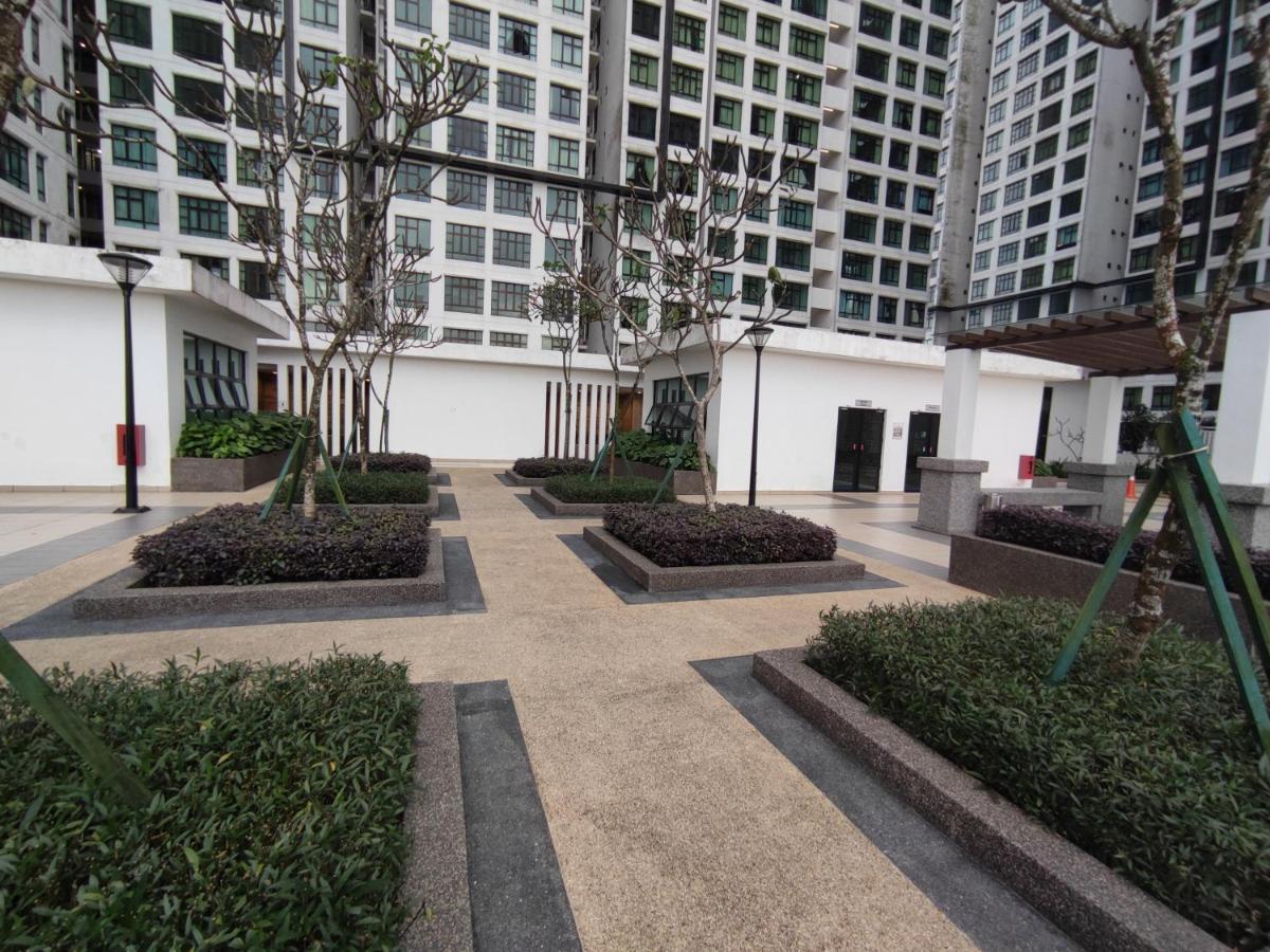 2bedroom 5 Mins To Midvalley 10 Mins To Ciq Apartment
