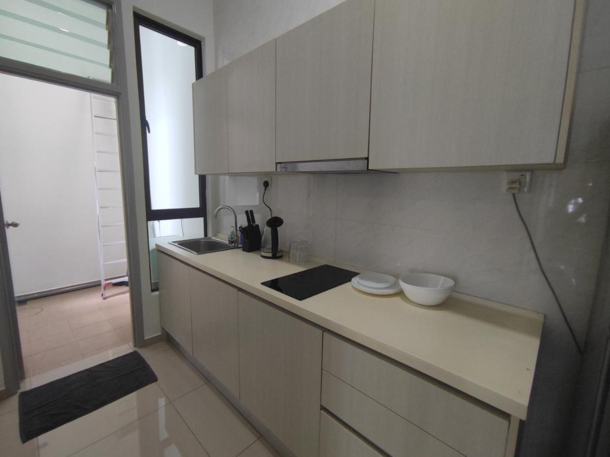 2bedroom 5 Mins To Midvalley 10 Mins To Ciq *
